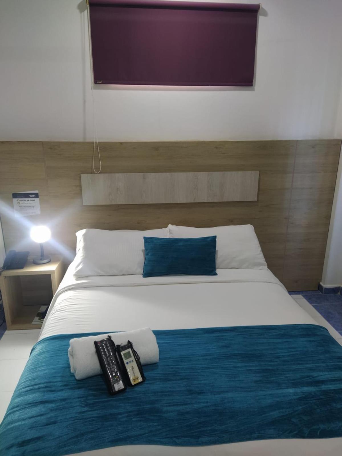 Hotel La Casa 1 Монтерия Экстерьер фото