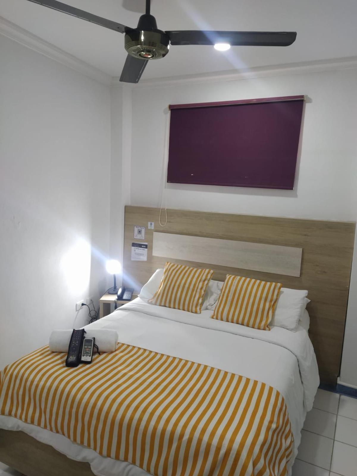 Hotel La Casa 1 Монтерия Экстерьер фото