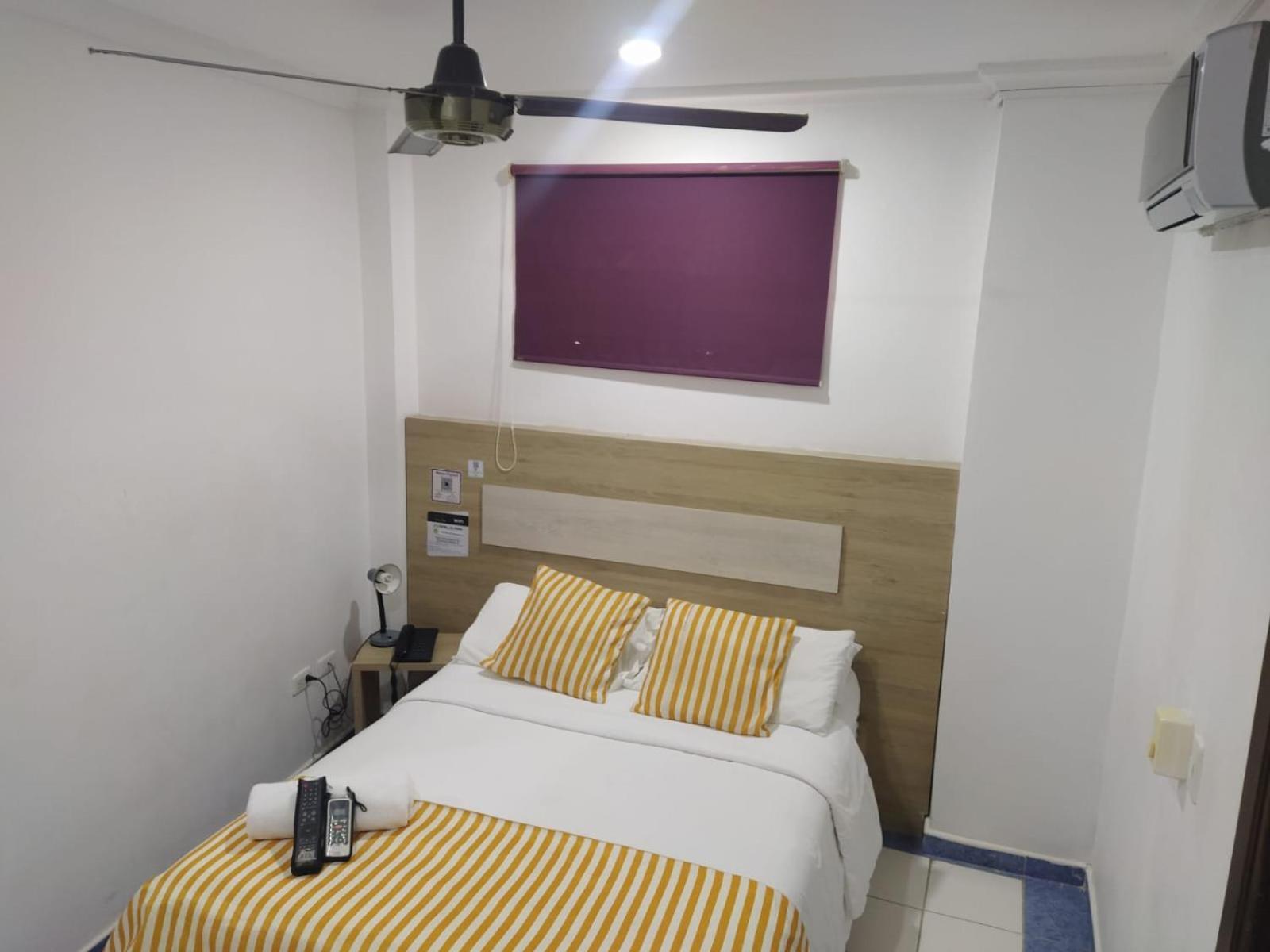 Hotel La Casa 1 Монтерия Экстерьер фото