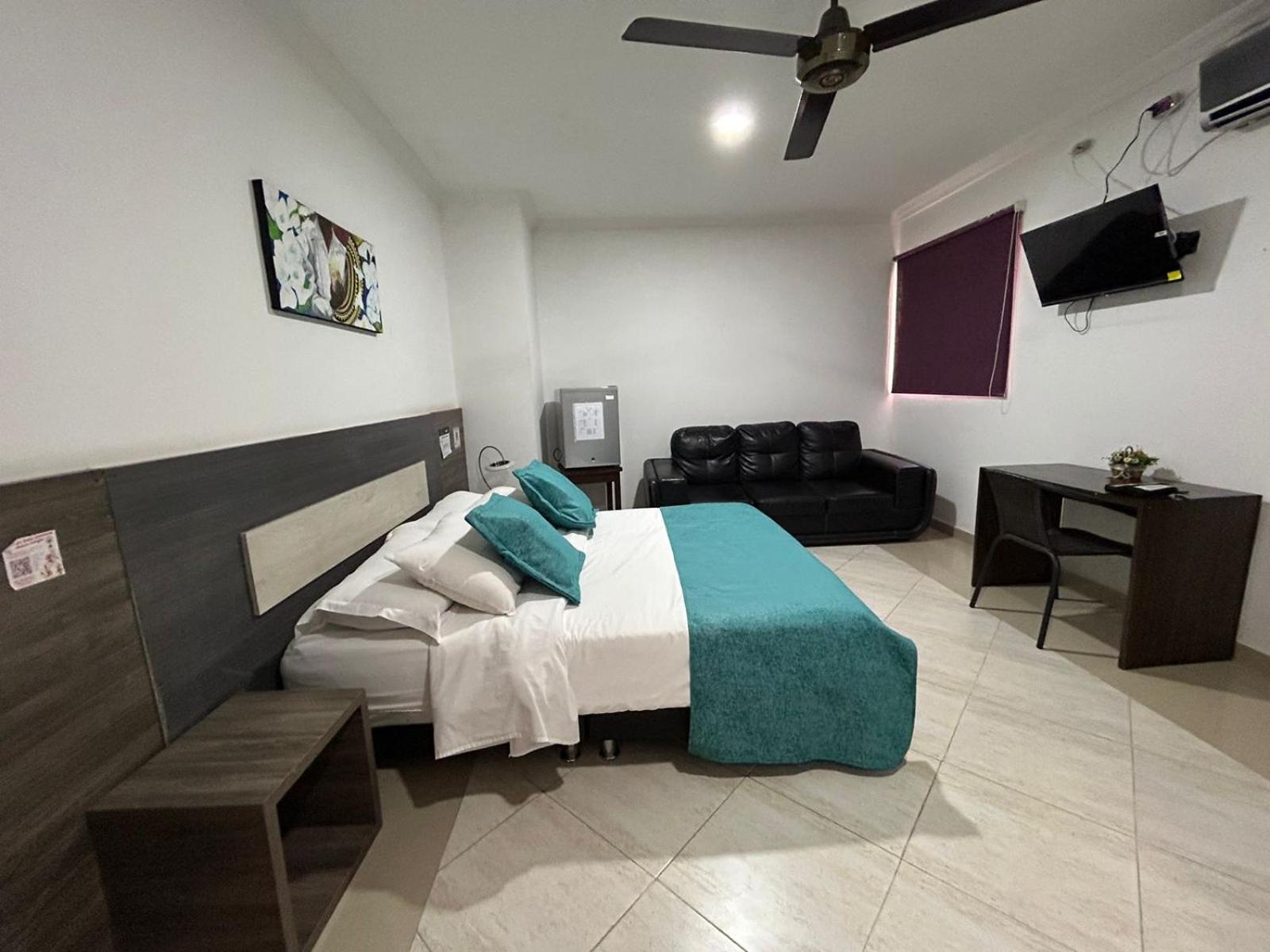 Hotel La Casa 1 Монтерия Экстерьер фото