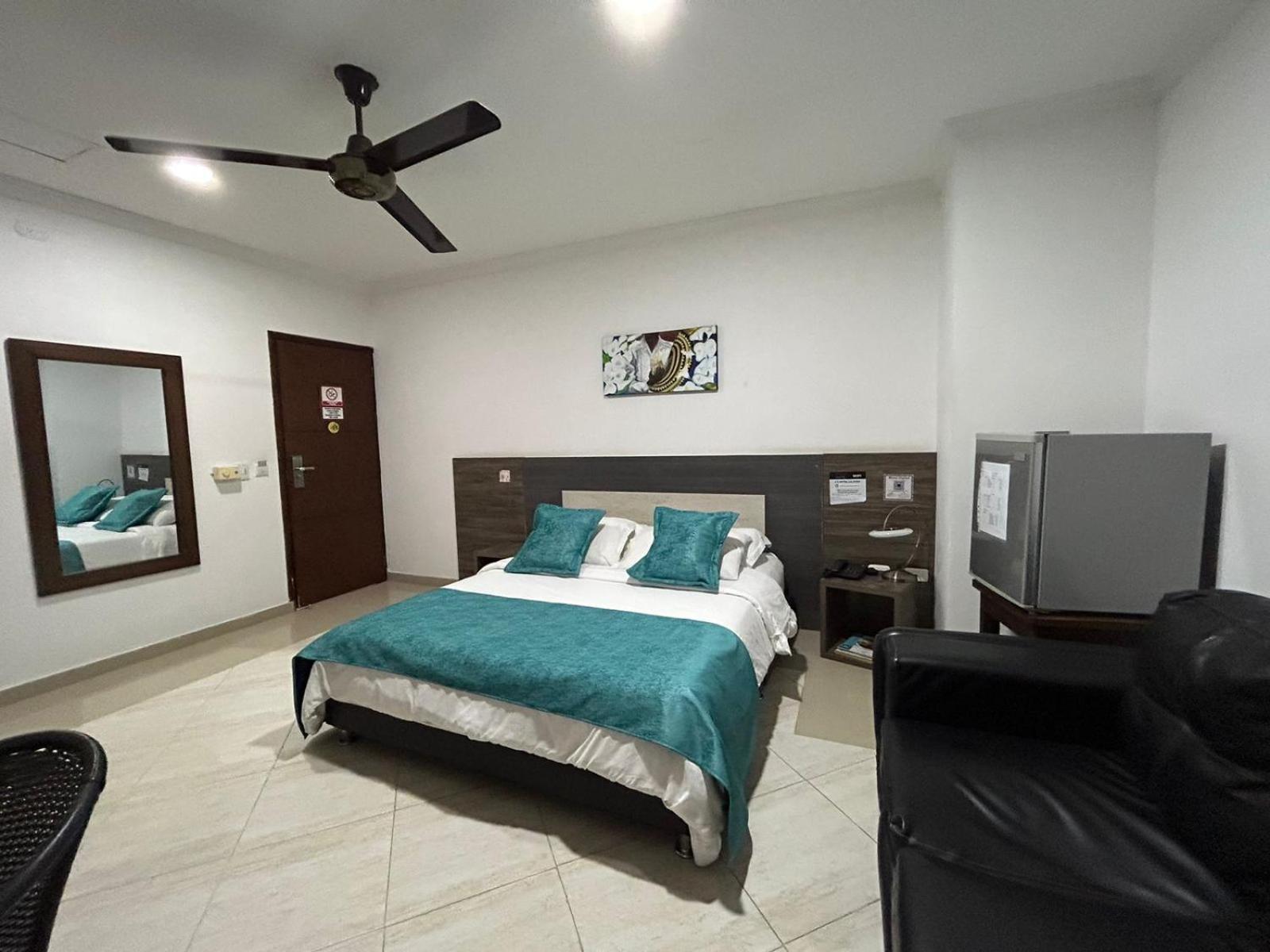 Hotel La Casa 1 Монтерия Экстерьер фото