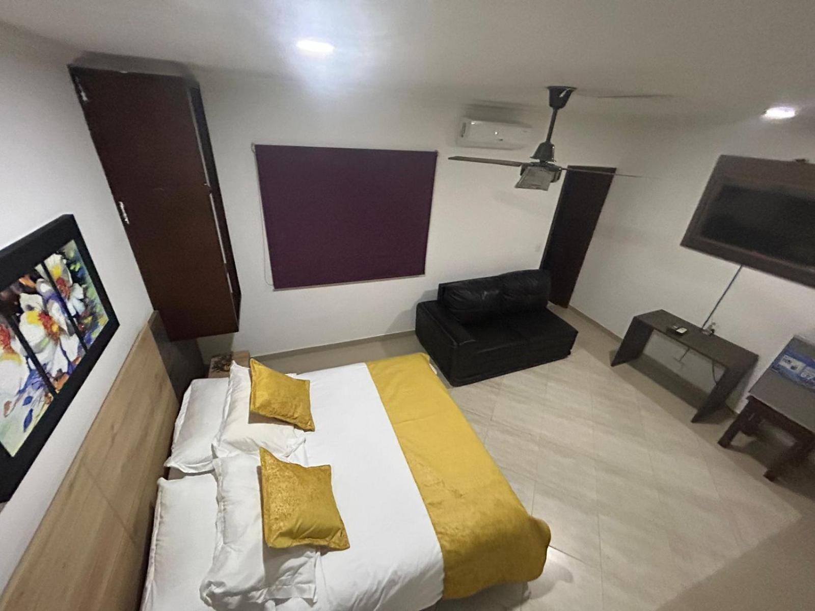 Hotel La Casa 1 Монтерия Экстерьер фото