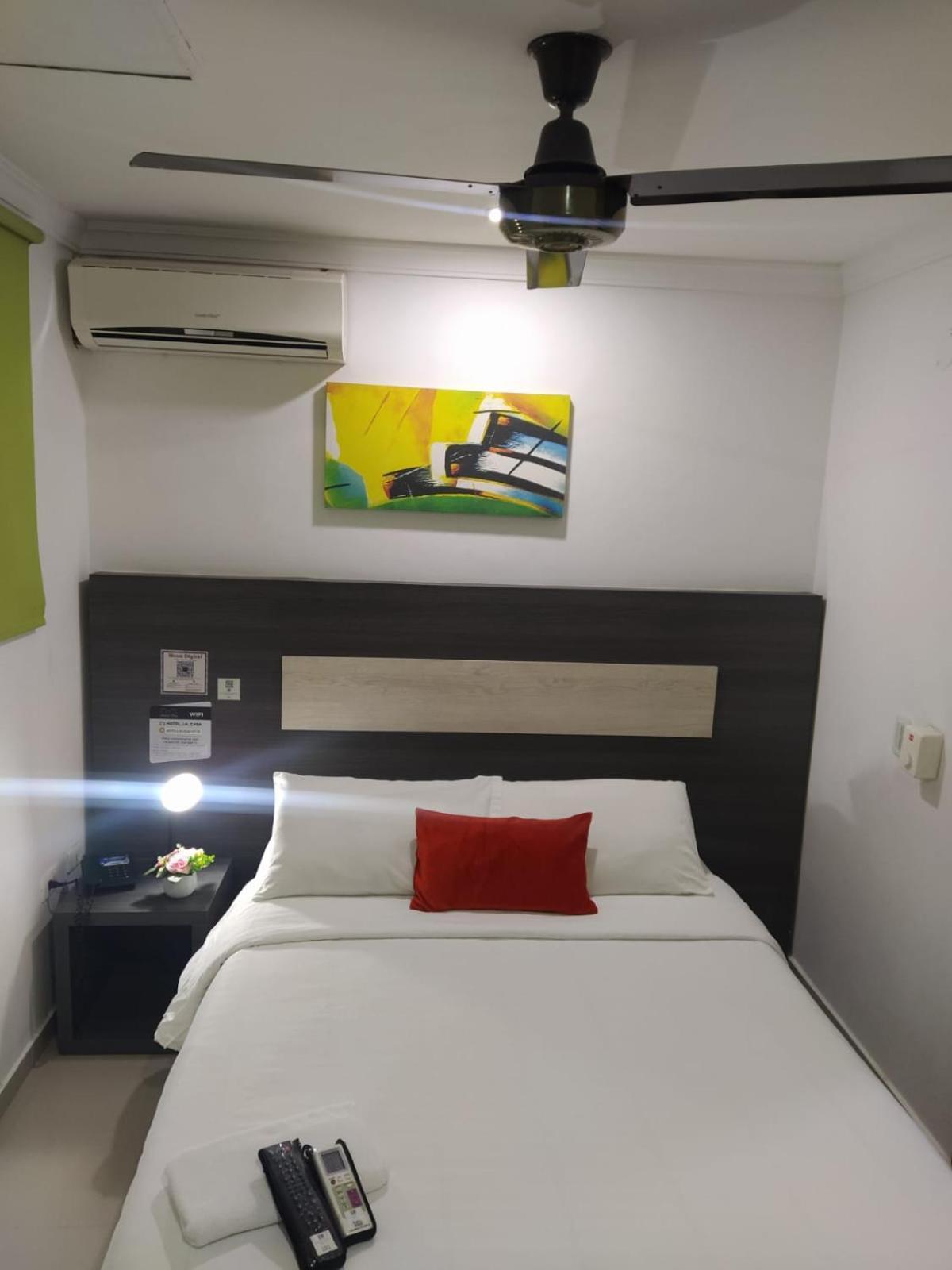 Hotel La Casa 1 Монтерия Экстерьер фото