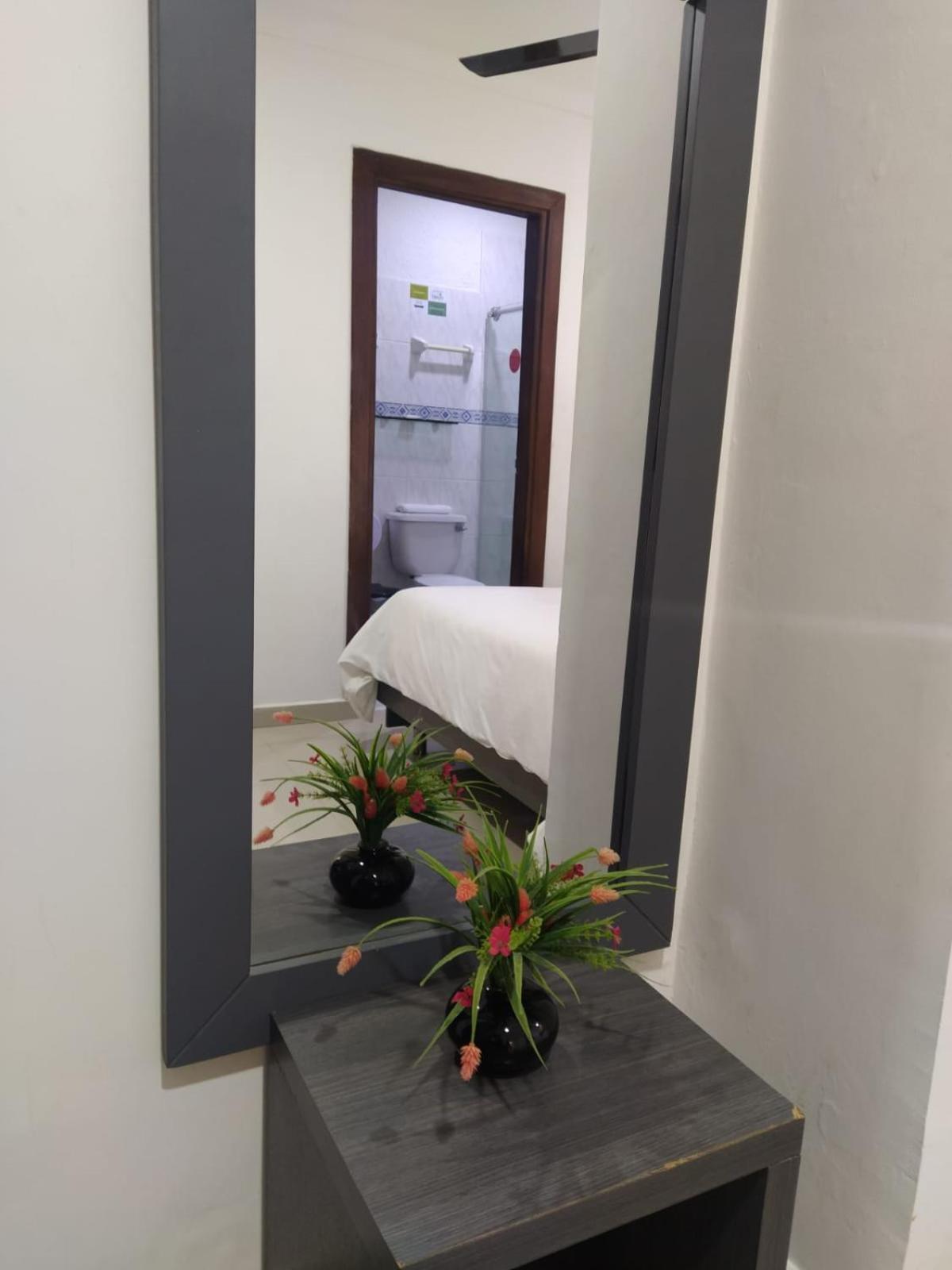 Hotel La Casa 1 Монтерия Экстерьер фото