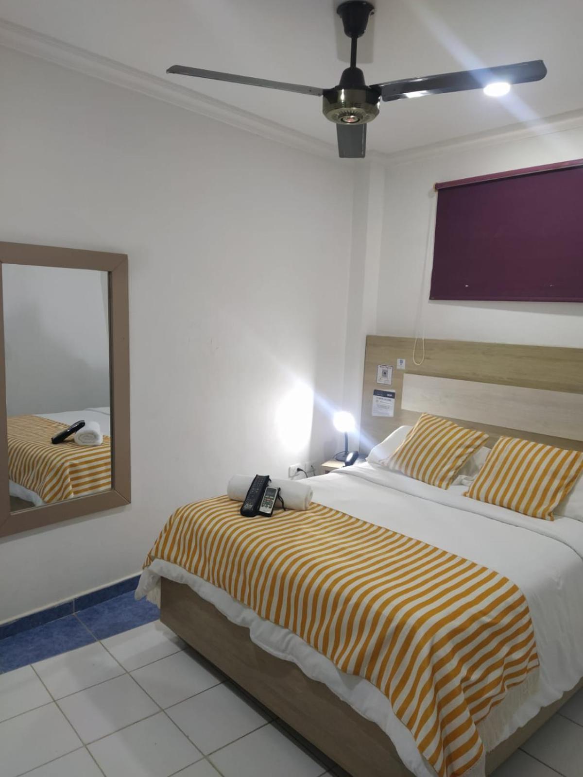 Hotel La Casa 1 Монтерия Экстерьер фото